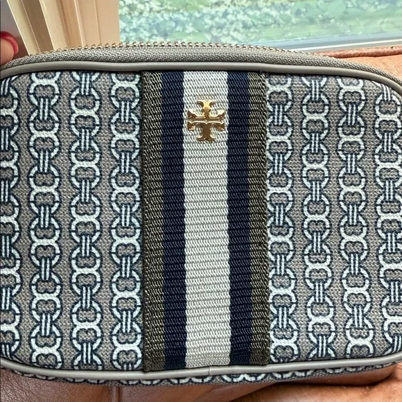 Tory Burch Wristlet Gemini Link Grey Heron Coated Canvas - Picture 4 of 4